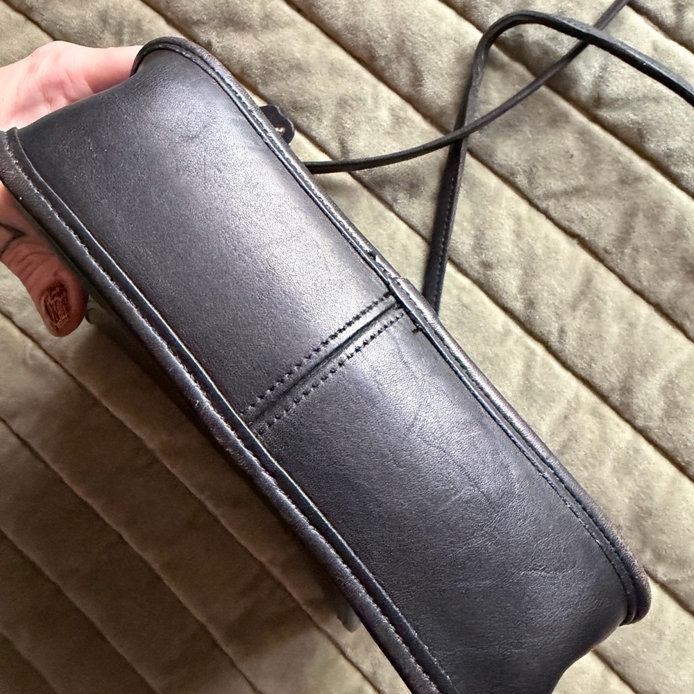 Coach vintage Lindsay Black Leather Crossbody Bag - Picture 5 of 8